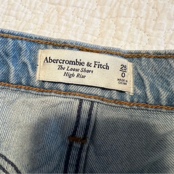 Abercrombie & Fitch The Loose Short High Rise Light Wash Shorts 25/0 - Picture 7 of 10